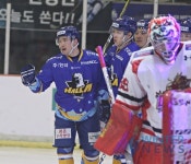 [아이스하키] 한라 신상훈 통산 50골 축포