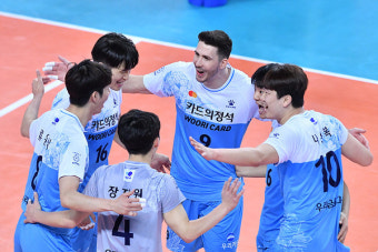 대한항공, 우리카드에 3-1 승리…막심 26점 환호, 2연승 달성