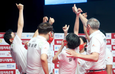 PBA팀리그, SK렌터카 기쁨의 첫 승... 4-0으로 신한 제압
