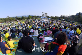서원밸리 그린콘서트 '2부 콘서트에 모여든 구름 관중'[포토]