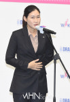 신인선수 지명하는 BNK 박정은 감독[포토]