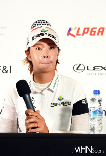 [Ms포토]박지영 '2023 첫 우승 행운과 함께 초대 챔피언 등극'