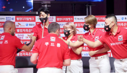 후기리그 트로피 코 앞 웰컴저축은행, NH농협카드-SK렌터카 맹추격