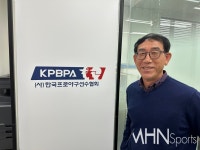 최동원은 과연 하늘에서 웃고 있을까? [박연준의 시선]