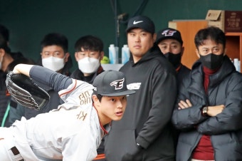 류현진이 보인다...국내 최초 160km 문동주, 한화 '新 소년 가장' 서막