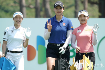 [Ms포토] 박민지-김민솔-이예원 '거리감 있는 손 인사와 브이'