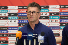 조별리그 탈락 女 축구대표팀 귀국...벨 감독 韓 여자축구 중요한 시기