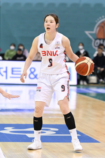 여자농구 하나원큐, 지명권 2장 내주고 '즉전감' 김시온 트레이드 영입