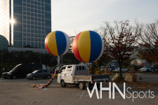 구단 행사에서 팬 외모 품평+일부 팬 애드벌룬 시위, KIA 팬心은 왜 화가났나 [박연준의 시선]