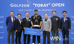 [Ms포토] 정찬민 트로피 들고 기념 샷~