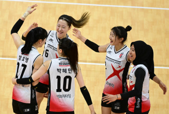 메가+지아 외인 쌍포 43득점! 정관장, 페퍼저축은행 꺾고 본격 'TOP3' 싸움