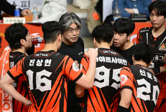 괴력의 마테이 42득점 폭발! 우리카드, 시즌 첫 OK금융그룹전 승리