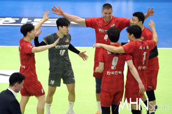 [Ms포토] 한국전력 '삼성화재를 꺾고 중위권 다툼에 합류'