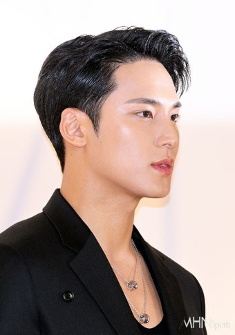 세븐틴 민규, 눈부신 피지컬 남신 '감동의 비주얼'[mhn앨범]