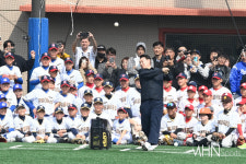 [mhn포토] 샌디에이고 파드리스 유소년 클리닉 찾은 윤 대통령