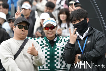 [mhn포토] 정윤지 '반가운 회사 동료들과'
