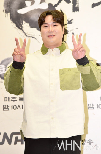유재환-정인경, 결혼 공개 발표...접점 박명수 '눈길'