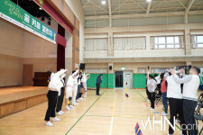 [mhn포토] 스내그 골프 체험 전 스트레칭은 기본