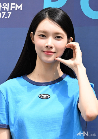 [mhn포토] 아일릿 윤아 '청량 볼하트'