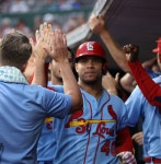 올스타 포수, 배트에 맞아 팔목 골절…엎친데 덥친 세인트루이스 최하위 추락