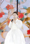 [mhn포토] 송가인 한복 잘 어울리는 가인이어라~