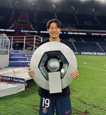이적 첫 시즌에 3관왕! '후반 교체 출전' PSG 이강인, 프랑스컵 우승 트로피 '번쩍'