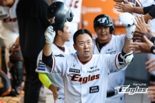포기하지마 한화 정경배 대행 4연승 쾌거, 롯데 꺾고 위닝시리즈...황준서 데뷔 첫 QS 승, 롯데 15이닝 무득점 침묵 [대전에서mhn]