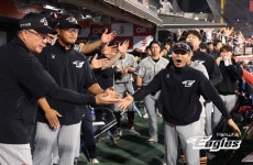 김경문, 데뷔전부터 최강 한화 일궈냈다 2196일 만에 승리, 한화 KT 꺾고 3연패 탈출 [수원에서mhn]