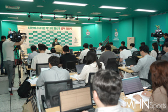 [mhn포토] 대전하나시티즌 15대 황선홍 감독 취임식 기자회견