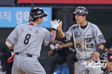 노시환-채은성 연속 투런포, 황영묵 2타점 적시타…12-2 승리 쐐기 가한 한화 [수원에서mhn]