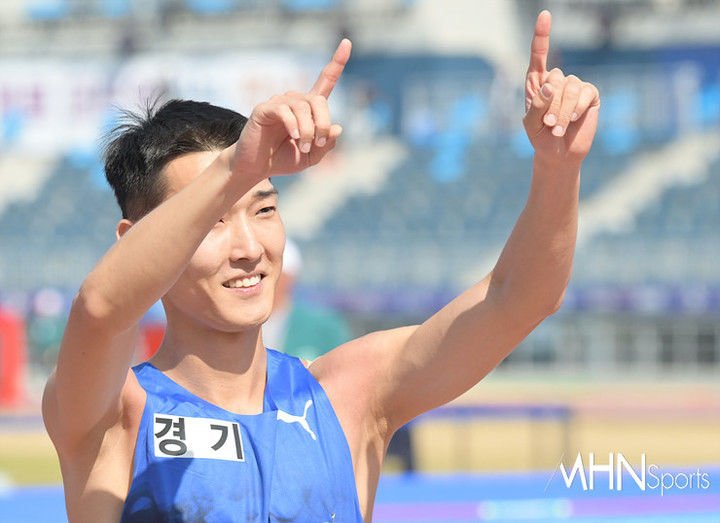 용인시청 소속 우상혁, 2025 세계육상연맹 인도어투어 실버 후스토페체 높이뛰기 대회 우승!