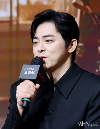 [mhn포토] 조정석 '신인가수의 인사'