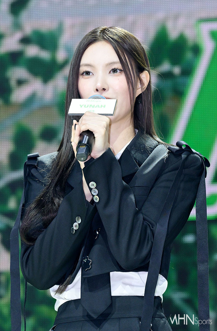 아일릿 윤아, 첫 프로야구 시구 소감 선수들에게 응원의 보탬이 되길