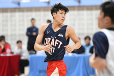 4년 만에 고졸 전체 1순위 나왔다! 안양 정관장, 홍대부고 박정웅 지명...연맹회장기 우승 견인