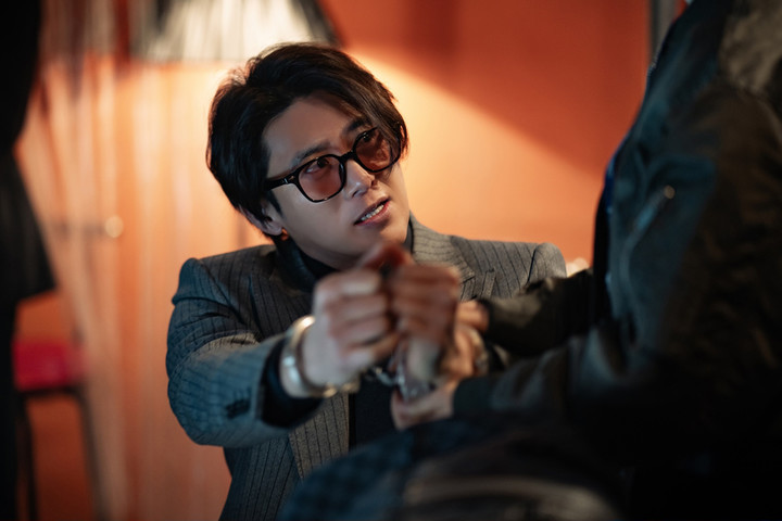 가석방 심사관 이한신, 이한신 고수와 빌런 이학주가 손을 잡다. 예상치 못한 협업에서 전개 예측