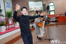 [mhn포토] 척척박사 박군, 기부도 공연도 최고