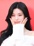 있지 예지, 한번 보면 눈을 뗄 수 없지 매력의 청순 섹시냥