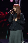 [mhn포토] 가수 최유리, 시상식 축하 열띤 무대
