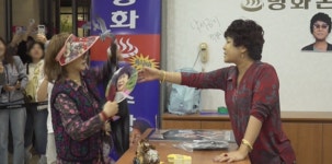 뽀글이 가발-5일장 패션 이명화로 완벽 변신...랄랄 팝업스토어 현장