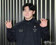 [mhn포토] KIA 김도영 '2025년도 거침없는 아기호랑이'