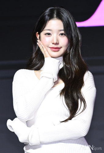 아이브 장원영, 미모부터 볼륨감까지 다 가졌네?...'원영이가 워뇽한 뷰티 비키'
