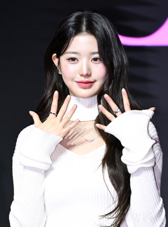 아이브 장원영, 미모부터 볼륨감까지 다 가졌네?...'원영이가 워뇽한 뷰티 비키'