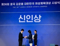 한국도로공사 신인 세터 김다은, 윤곡 김운용 여성체육대상 신인상 수상