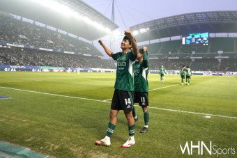 [mhn포토] 전진우, 개막전 역전골 두 손 번쩍