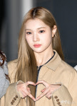[포토] 하츠투하츠 주은 하트를 보내요