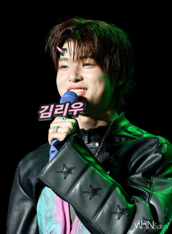[포토] 뉴비트 김리우 '설레는 데뷔'