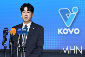 [mhn포토] 코치 폭행 혐의 피소에 대한 입장 밝히는 김종민 감독