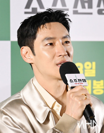 [포토] 이제훈 '소주전쟁으로 인사드려요'