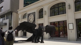 영화 드래곤 길들이기 실사 투슬리스, 서울 광화문서 포착