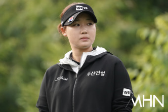 [mhn포토] 김민솔, 우승 바라기
